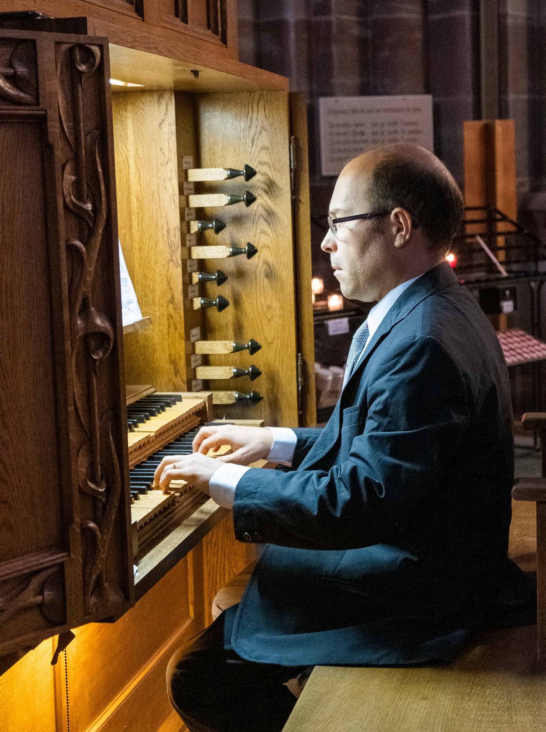 Andrea Trovato à l'orgue Koenig