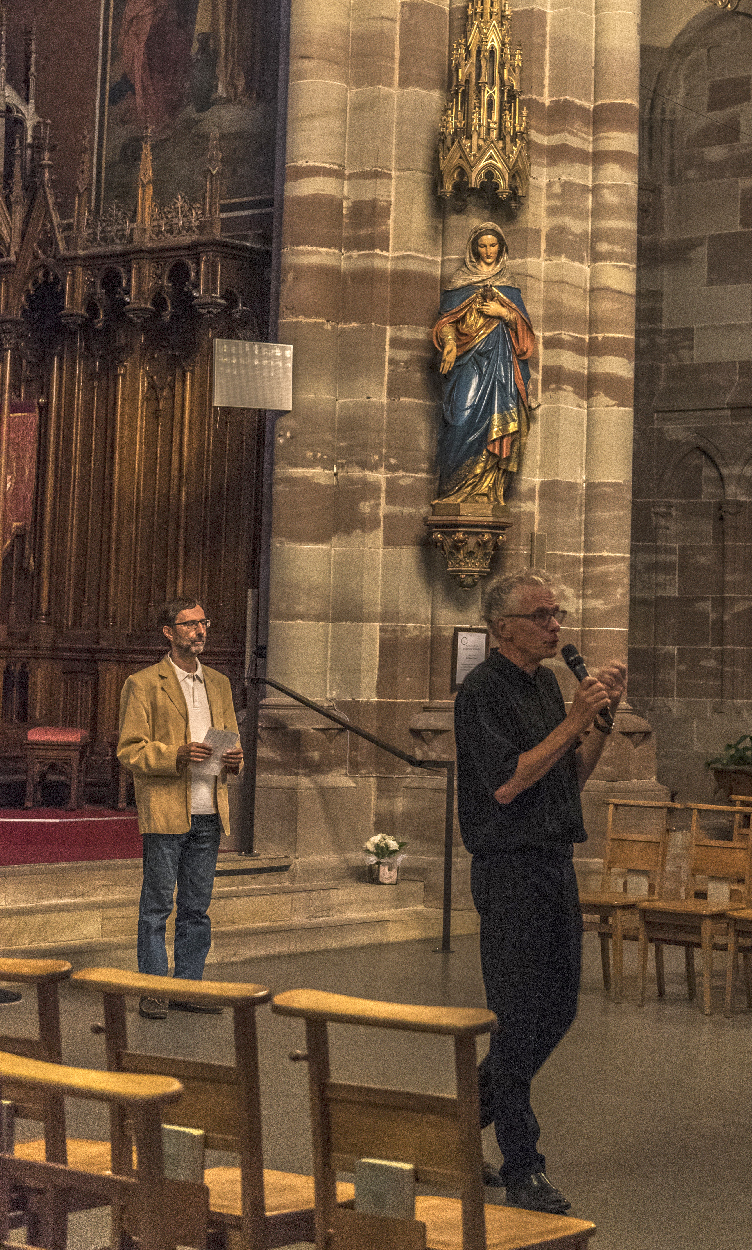 E. Latour présente son concert au public