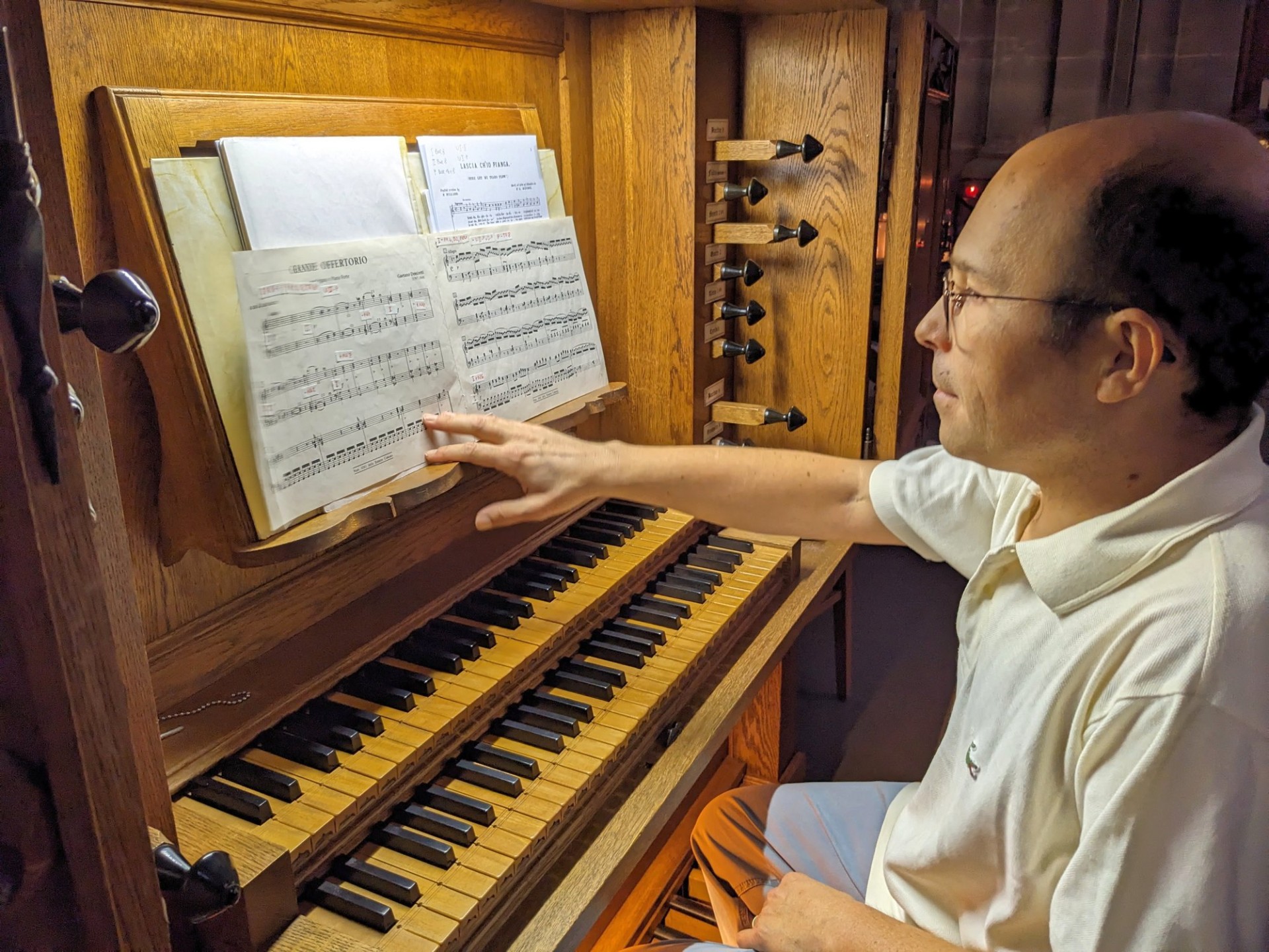 Andrea Trovato à l'orgue de chœur