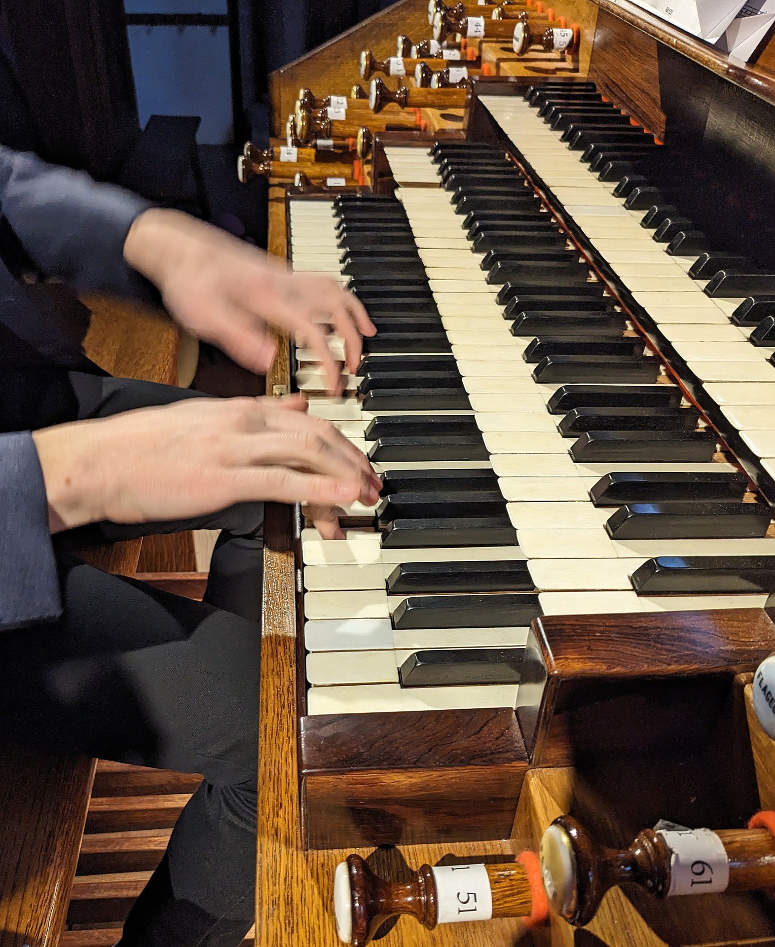 Les mains de l'organiste