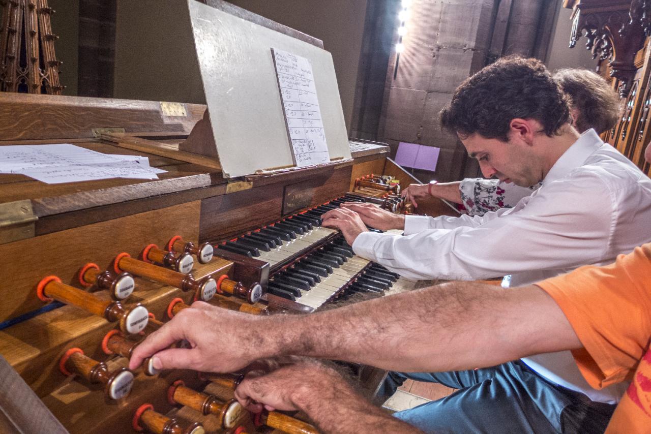 En action V. Dubois sur l'orgue Merklin et ses deux registreurs