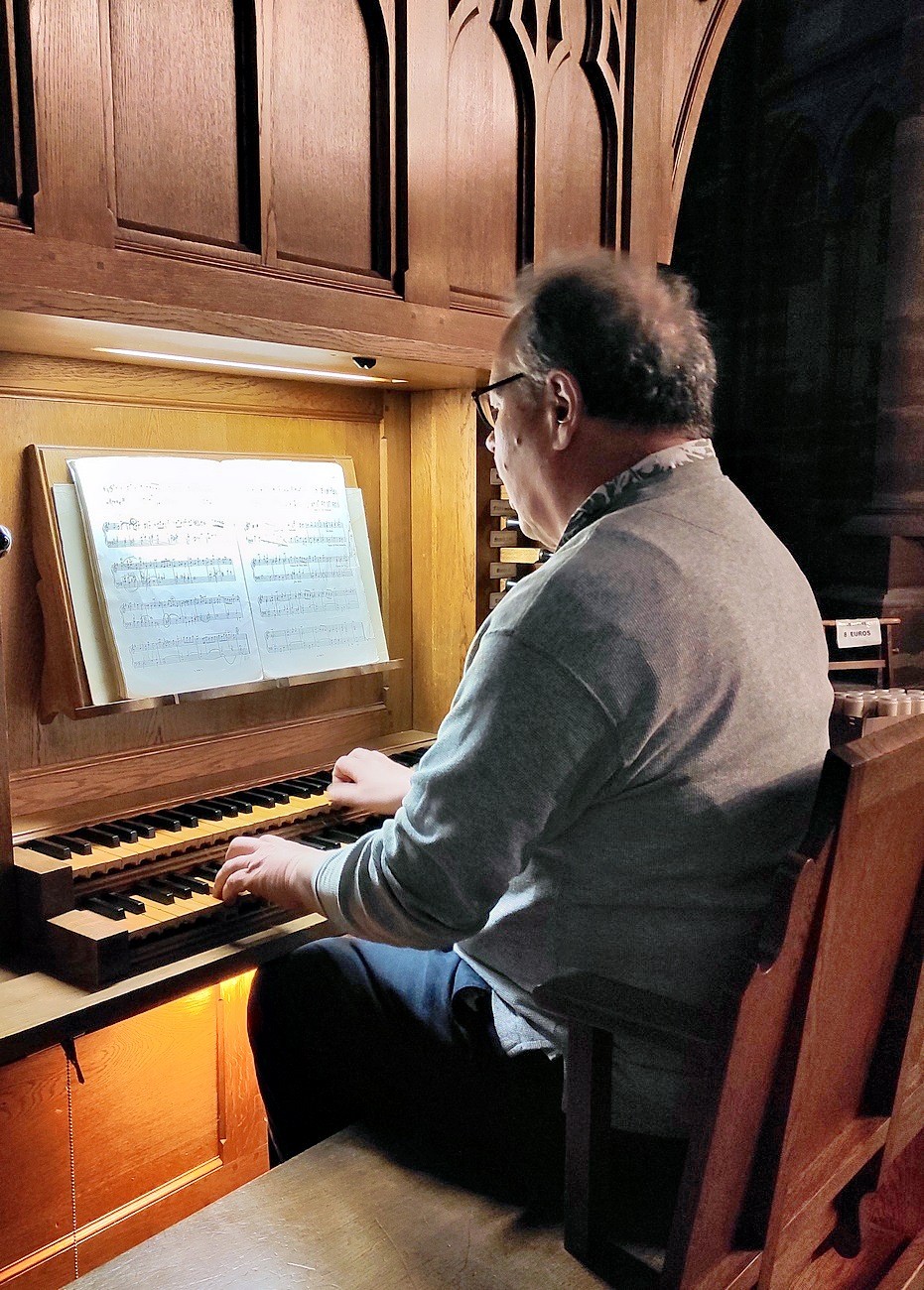 Francois Wernert à l'orgue de chœur