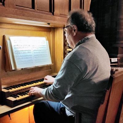 Francois Wernert à l'orgue de chœur