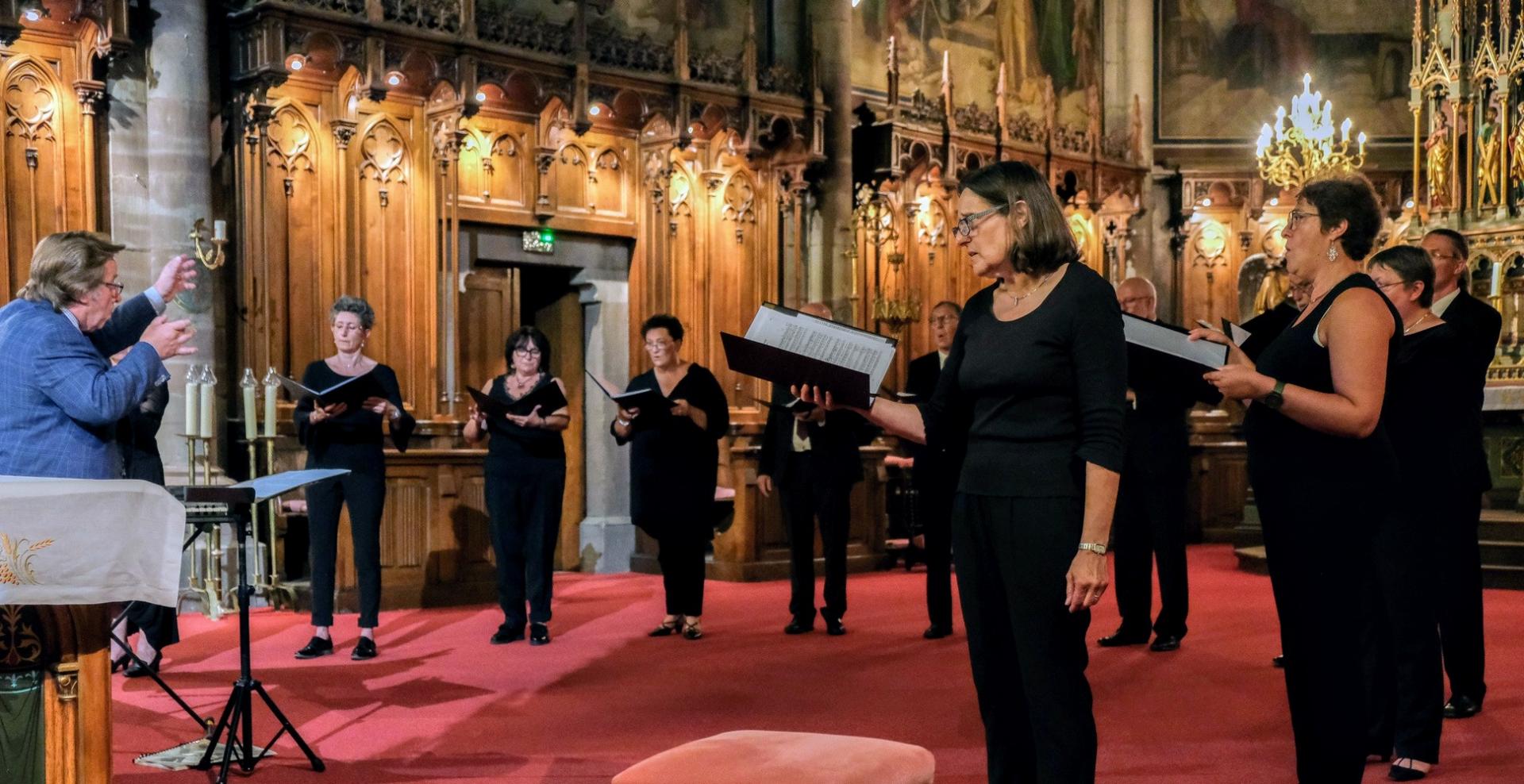 Le choeur au signal de son chef  :José Dorval