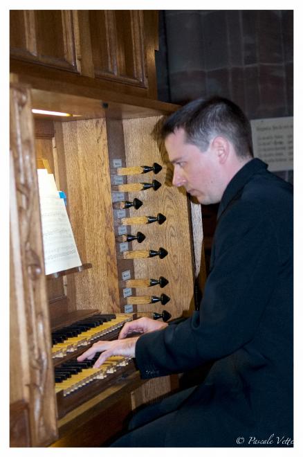 Marc Vonau sur l'orgue de chœur